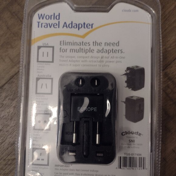 Cloudz World Travel Adapter new - Picture 2 of 2